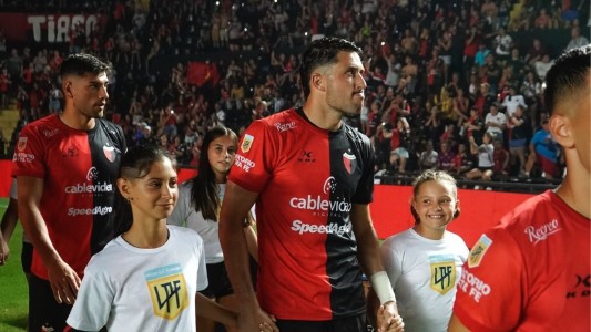 Colón recibe a Atlético Tucumán obligado a salir de perdedor
