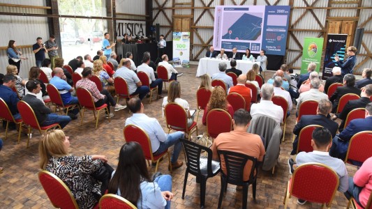 “Santa Fe + Conectada”: Firman convenios con municipios y comunas