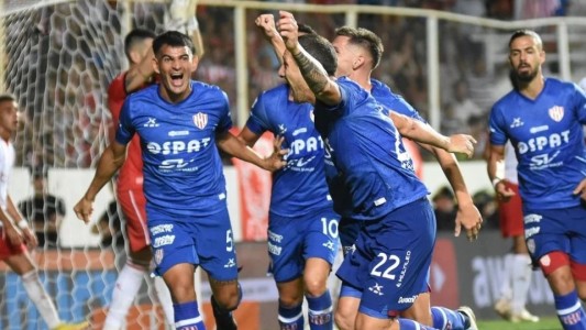 Con Mosset de interino, Unión quiere enderezar el rumbo mientras busca DT