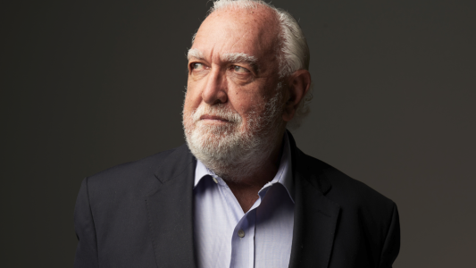 Gil Lavedra presenta "La hermandad de los astronautas" en Paraninfo de la UNL