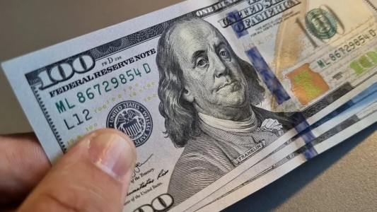 El dólar blue subió 8 pesos y marcó un nuevo récord: cerró a $408