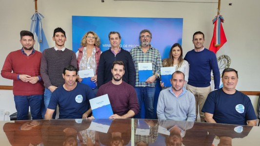 Entrega de matrículas a nuevas cooperativas del departamento San Jerónimo