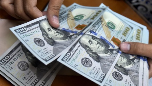 El dólar blue cerró la semana estable y subió el contado con liqui