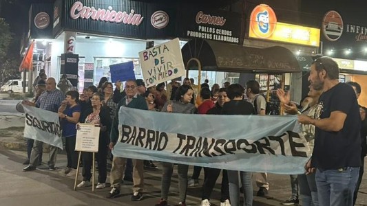 Cansados de la inseguridad, vecinos de barrio Transporte cortaron el tránsito