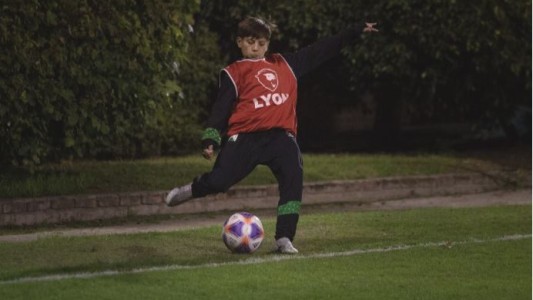La emoción de un alcanzapelotas que fue clave para que su equipo hiciera un gol