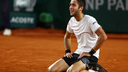 Etcheverry aplastó a Nishioka y se metió por primera vez en los cuartos de final de Roland Garros