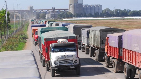 Efecto sequía: El puerto de Rosario tuvo el menor ingreso de camiones en dos décadas