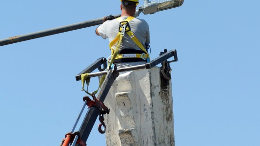 Trabajos de fumigación, iluminación y bacheo previstos para este lunes 12