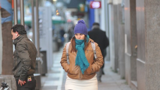 Martes con cielo despejado y mucho frío en la ciudad