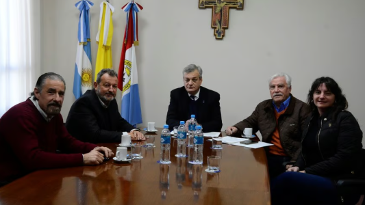 Se firmó un convenio entre la UCSF y ADE que beneficiará a estudiantes de ambas instituciones