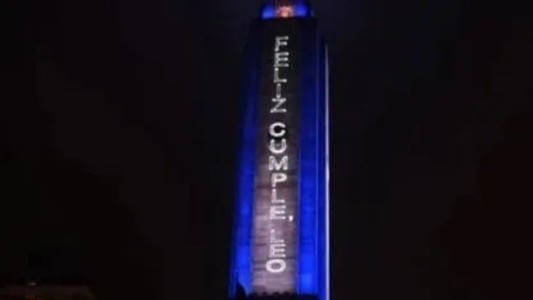 El Monumento a la Bandera homenajeó a Messi por su cumpleaños con un mensaje especial y el 10 agradeció