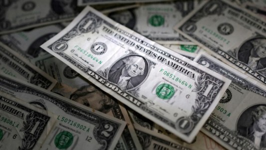El dólar blue inició la semana con una leve suba