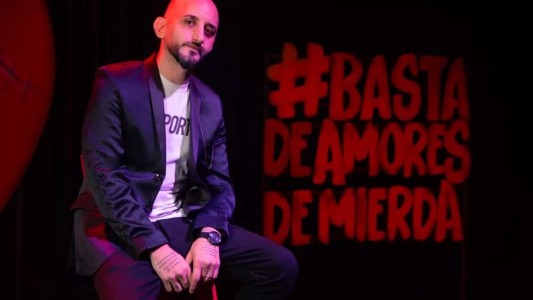Llega el "Pela" Romero al escenario de ATE Casa España con "Basta de amores de mierda"
