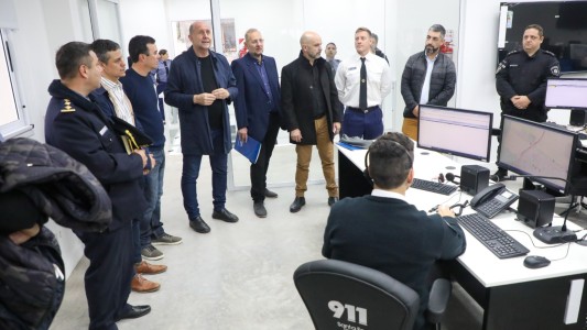 Perotti recorrió las nuevas instalaciones del 911 en la ciudad de Santa Fe