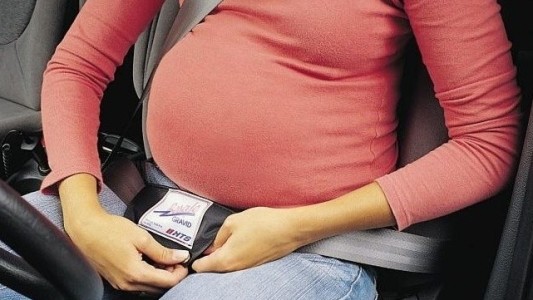 Cómo deben colocarse el cinturón de seguridad las mujeres embarazadas