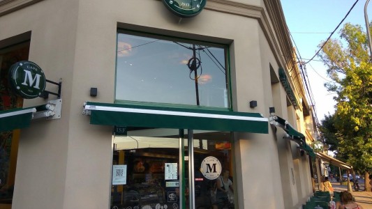 Vandalismo y robo en una reconocida cafetería