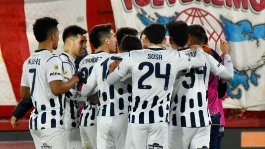Talleres ganó y estiró la definición del campeonato