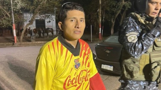 Detuvieron a un hincha de Barcelona de Ecuador por arrojar una bengala a la tribuna de Estudiantes