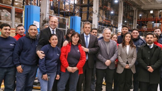 Perotti y Massa recorrieron la planta de la empresa de electrodomésticos Liliana