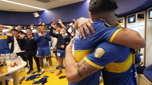 Video: emoción, lágrimas y un regalo especial en la despedida de Alan Varela del vestuario de Boca