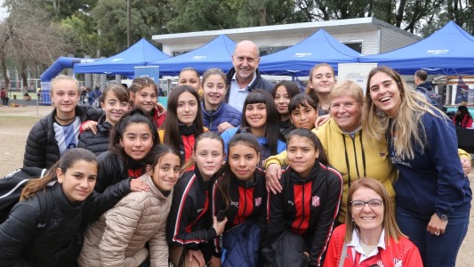 Perotti encabezó el acto de apertura de las finales de los Juegos Santafesinos 2023