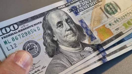 Otra escalada del dólar blue: en Santa Fe cerró a $613