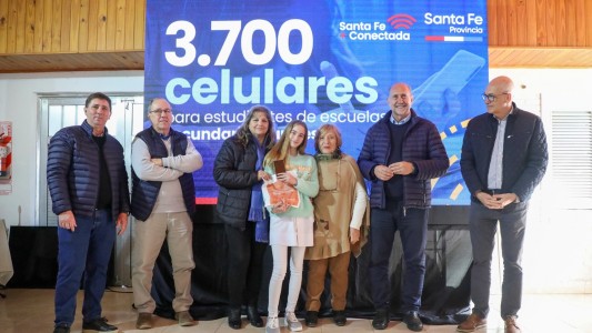 Sigue la entrega de celulares para estudiantes de escuelas rurales