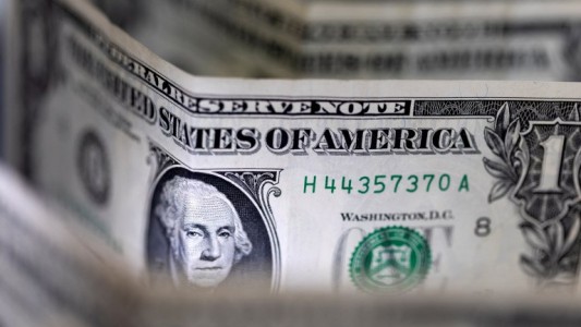 Otra fuerte baja del dólar blue que se mantiene arriba de los $700