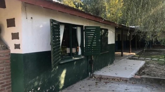 Escobar: un alumno atacó con un cuchillo a una compañera y a la maestra