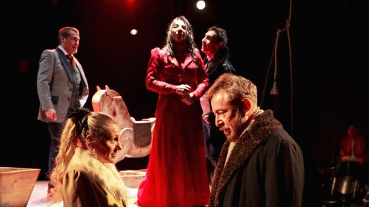 Se presenta la obra "Hedda Gabbler" en el Teatro Municipal