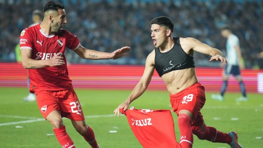 Independiente golpeó a Racing al principio y en el final, y se quedó con el clásico de Avellaneda