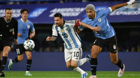 Argentina no pudo con Uruguay y dejó el invicto en las Eliminatorias