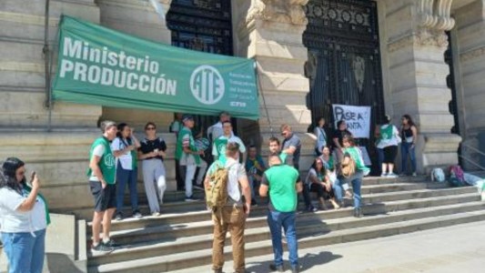 ATE se manifestó frente a Casa de Gobierno para exigir el pase a planta de 2.200 trabajadores contratados