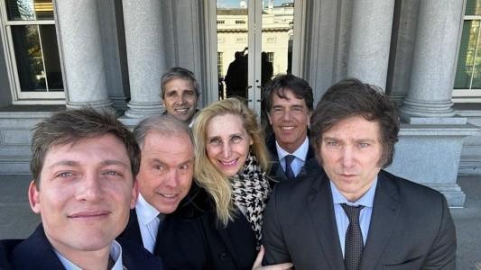 Milei en la Casa Blanca: reuniones con funcionarios de Biden y la foto con su equipo