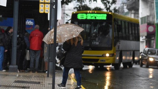 Transporte: por la lluvia, empresarios decidieron que los colectivos no salgan