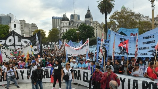 Unidad Piquetera marcha en un clima de tensión y el Gobierno estrena el protocolo antipiquetes