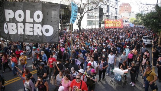 Tensión, insultos contra Milei y Bullrich y dos detenidos: lo que dejó la marcha piquetera