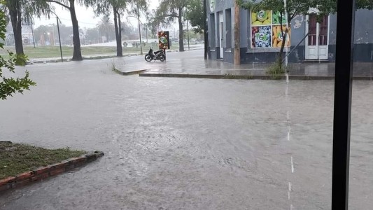Vera: anegamientos y evacuados por intensas lluvias en la ciudad