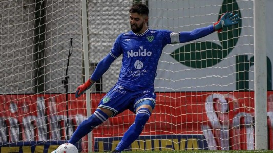 Colón apuntó al arquero Manuel Vicentini ante la lesión de Giménez