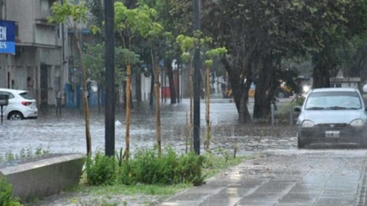 La semana comienza con una esperada lluvia en la ciudad