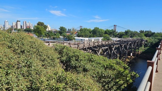 Tras limpiar el embalsado, la Municipalidad pide desarmar el Puente “Palito”