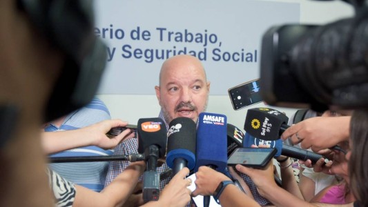 Votan los docentes públicos con una premisa: continuar el plan de lucha