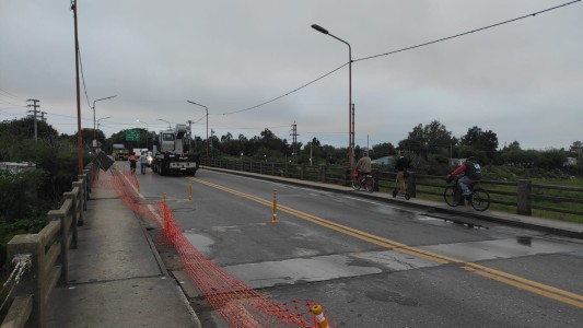 Carretero: Se habilitó el paso de motos y bicicletas durante la instalación del bailey