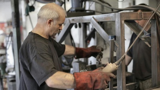 La actividad de las pymes volvió a caer en marzo y el sector pide medidas para revertir esta tendencia