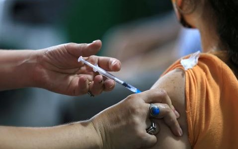 La vacunación en el ingreso escolar alcanza el 90% pero decae con el paso de los años