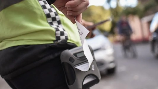 Se pueden pagar multas con un 50 por ciento de descuento: Mirá los detalles y cómo hacerlo