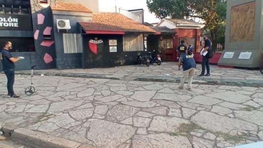 Colon: condenaron a un barrabrava por balear la sede del club