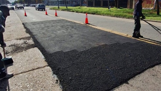 La municipalidad avanza con las tareas de bacheo en la ciudad