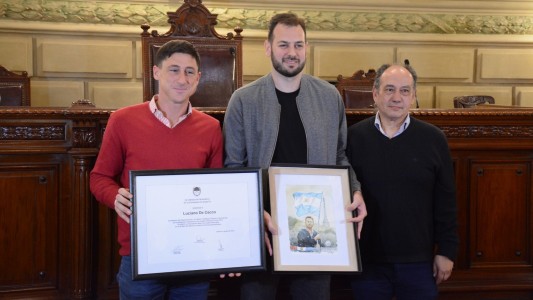 Luciano De Cecco recibió un reconocimiento del Senado provincial