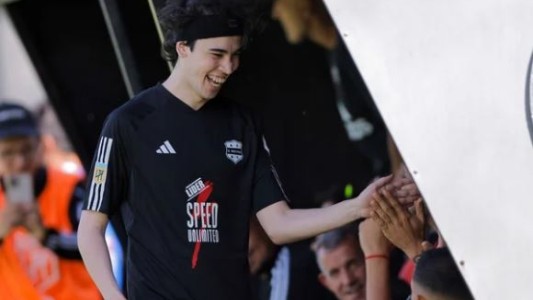 Deportivo Riestra se disculpó por la inclusión del influencer "Spreen" ante Vélez